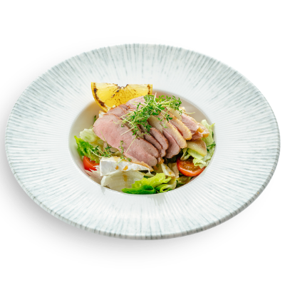 Салат с уткой, грушей и сыром бри