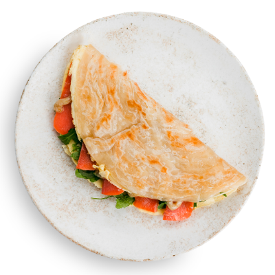 Лепешка роти с омлетом и форелью